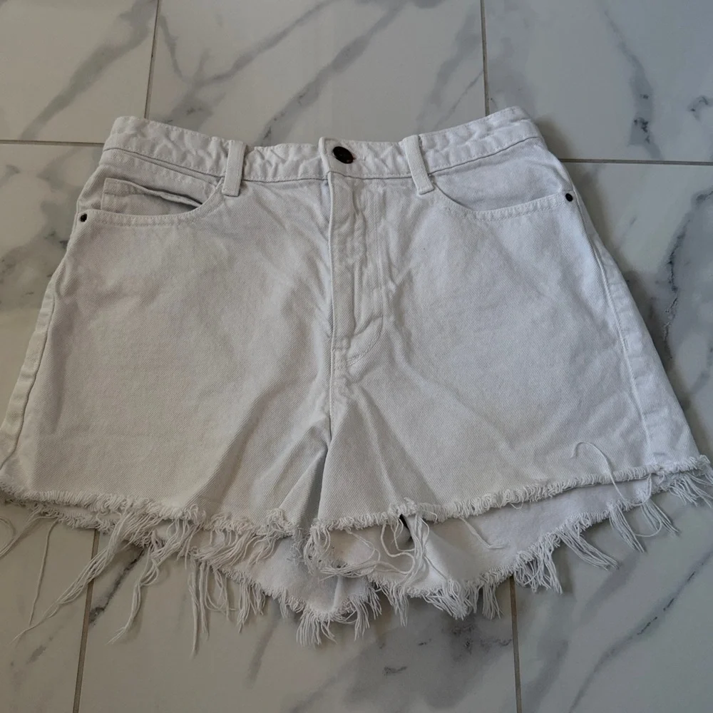 Zara Cut Off Distressed White Denim Jeans Women’s Size 6